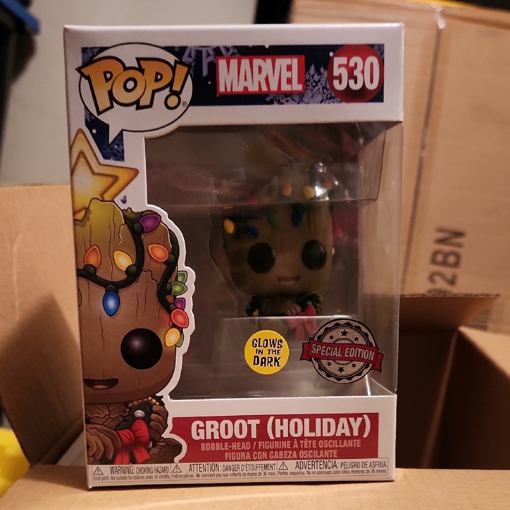 Marvel Holiday Groot with Festive Lights GLOW IN THE DARK FUNKO